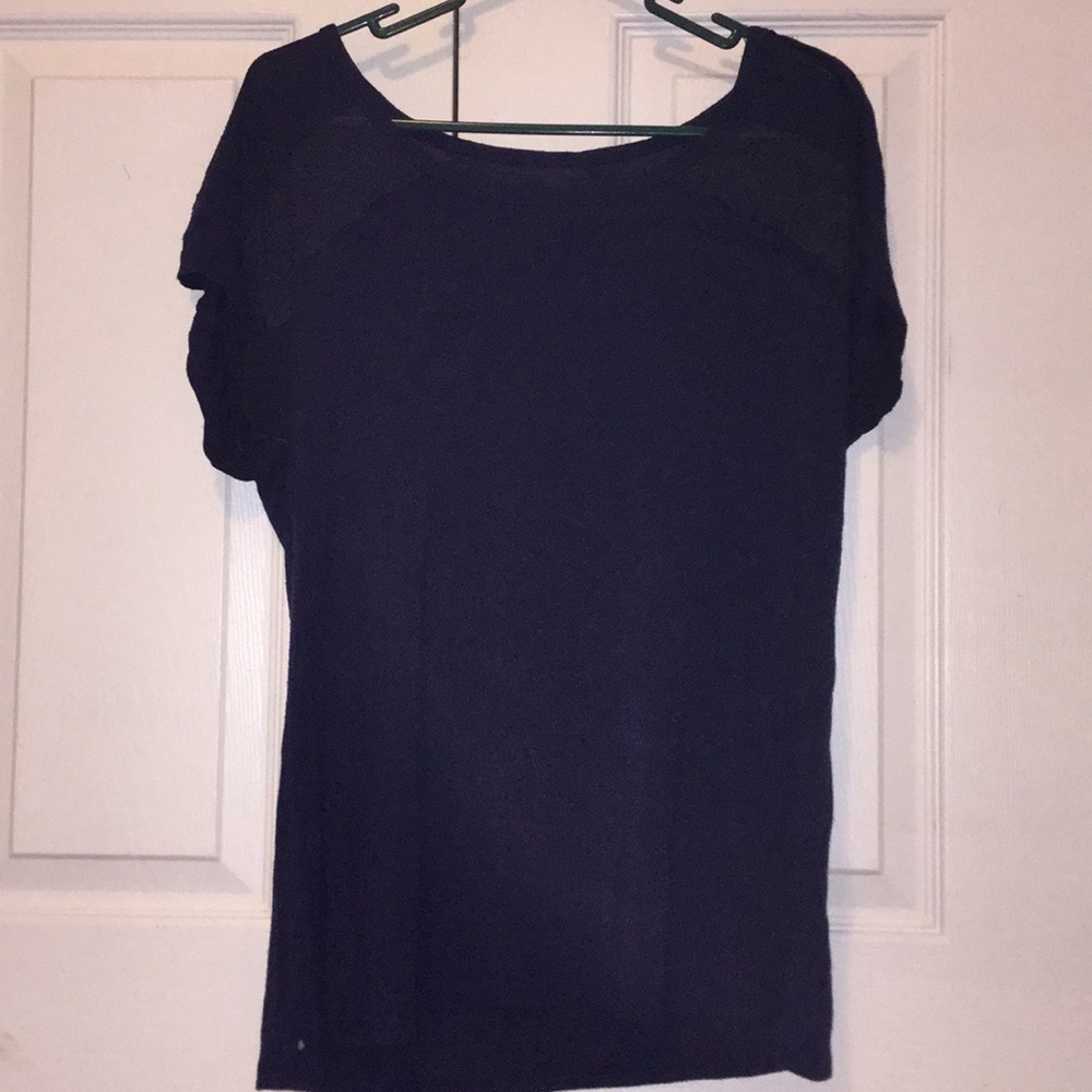 women’s short sleeve with lace near the arms